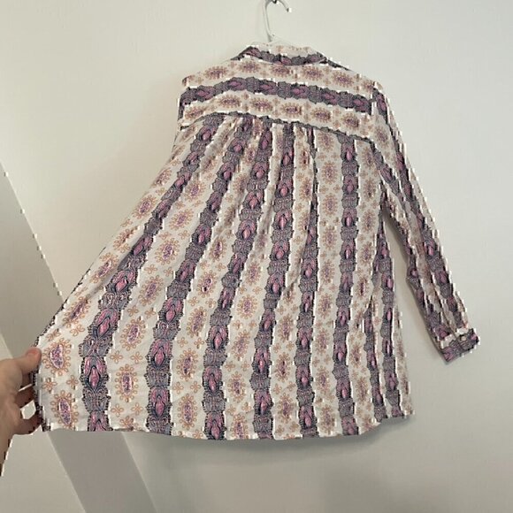 JANE AND DELANCEY White Navy Geometric Striped Pintuck Pleated Button Down Tunic - Picture 12 of 12